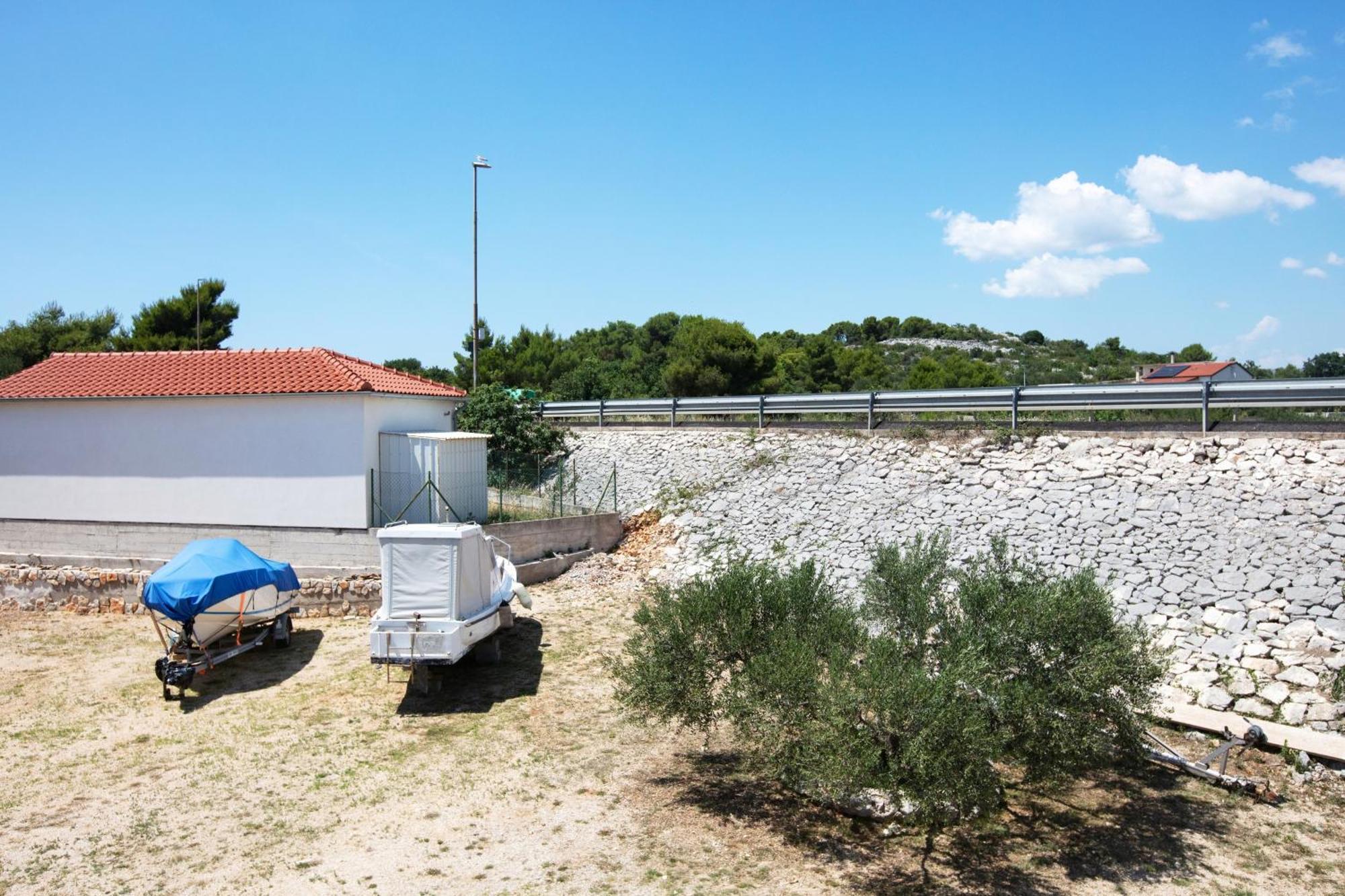 Apartments With A Parking Space Pirovac, Sibenik - 13263 Exterior foto